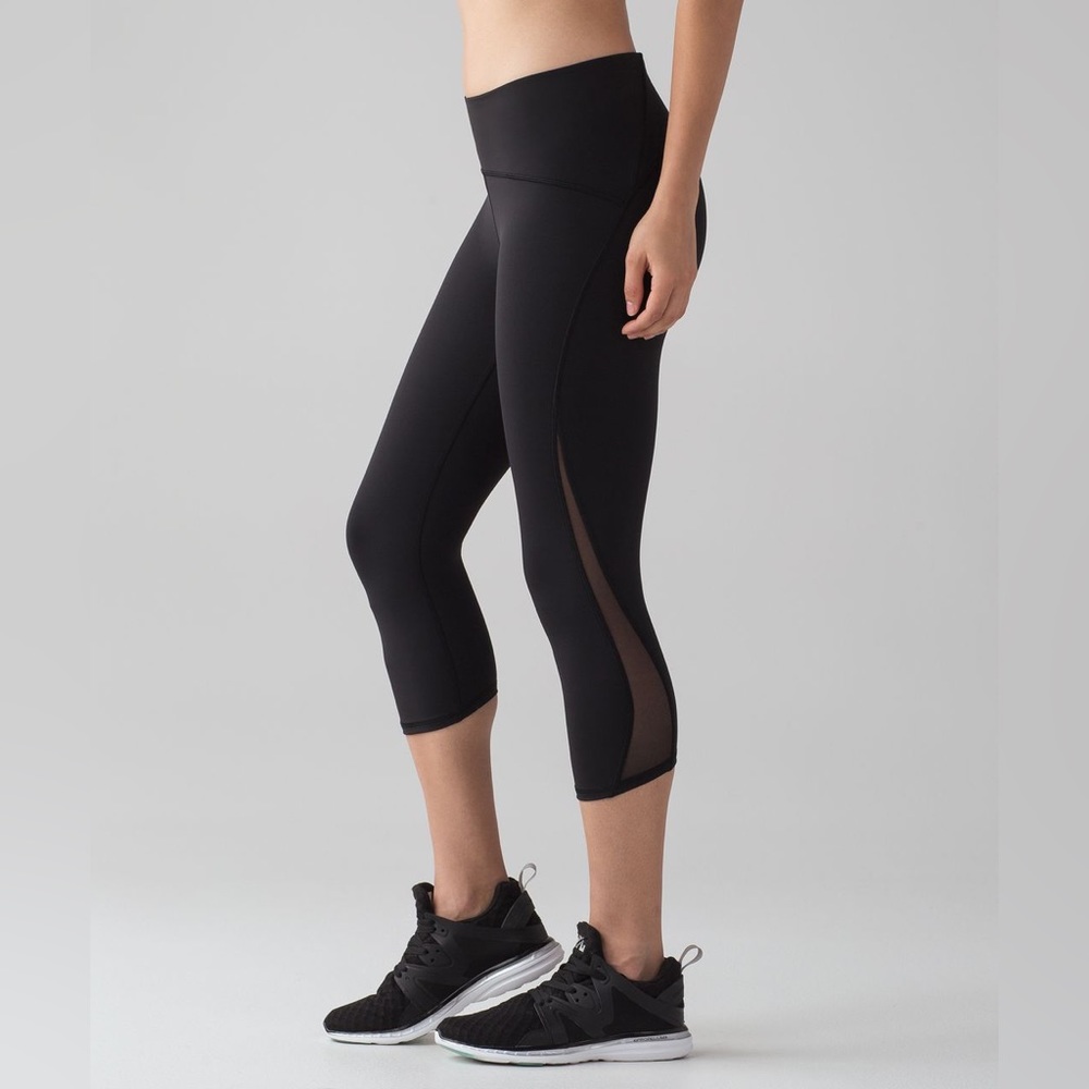 Lululemon Athletica Black Train Times Crop 17” Leggings size 2 EUC - Picture 1 of 14